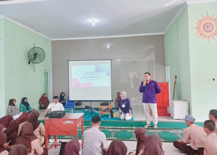 Pengusaha Muda Wahyudi Bicara di Worksop Kewirausahaan Siswa SMAN 1 Arjawinangun