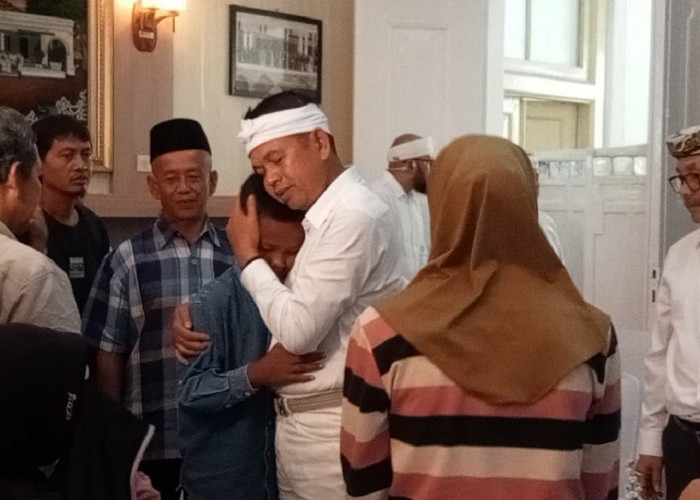 Menitikan Air Mata, KDM Kepada Keluarga Korban Gunung Kuda: Anak-anak Tanggung Jawab Saya
