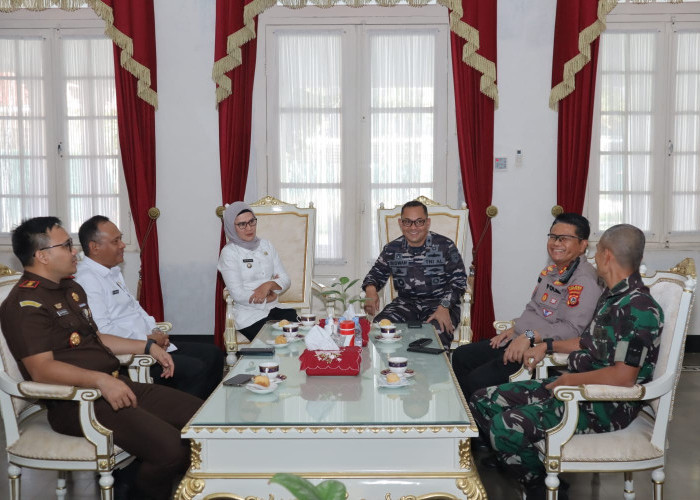 Silaturahmi dengan Bupati Indramayu, Danlanal Beberkan Tugas Pokok Pangkalan TNI AL di Cirebon