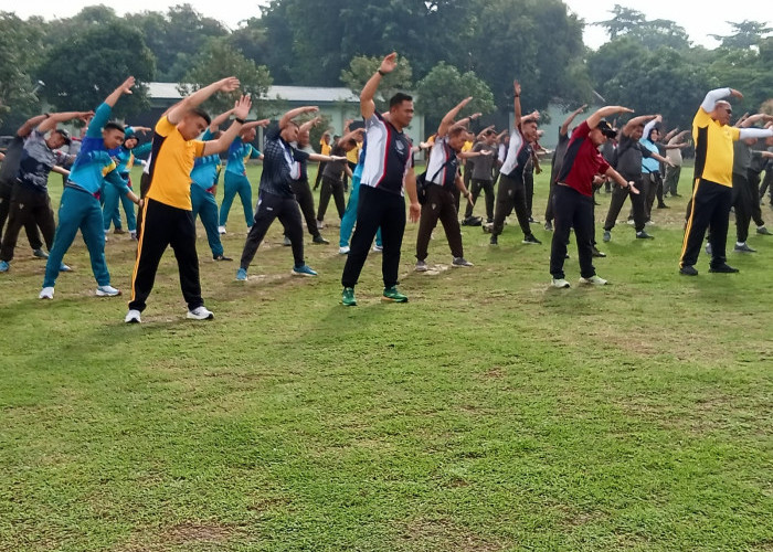 Rangkaian HUT ke-76, Korem 063/Sunan Gunung Jati Gelar Senam Massal Bersama Forkopimda