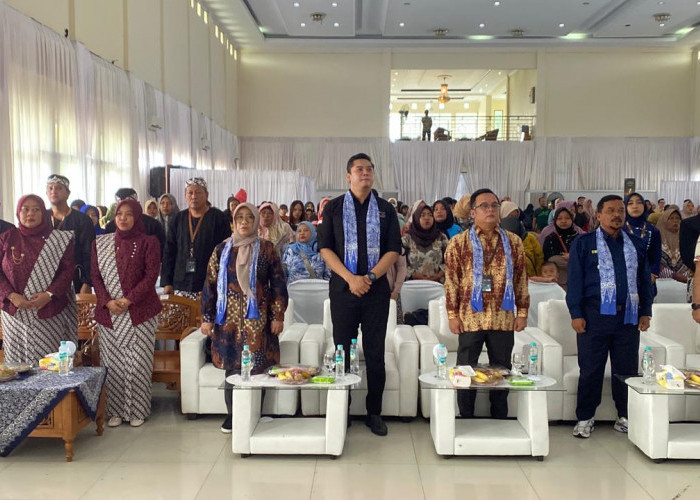 PNM Perkuat UMKM Lewat PKU di Indramayu, OJK Ingatkan Bahaya Rentenir dan 'Bank Emok'