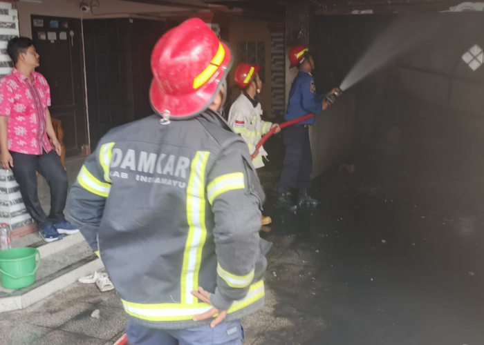 Kebakaran di Losarang Indramayu, Garasi Rumah Warga Hangus Diduga Akibat Korsleting Listrik