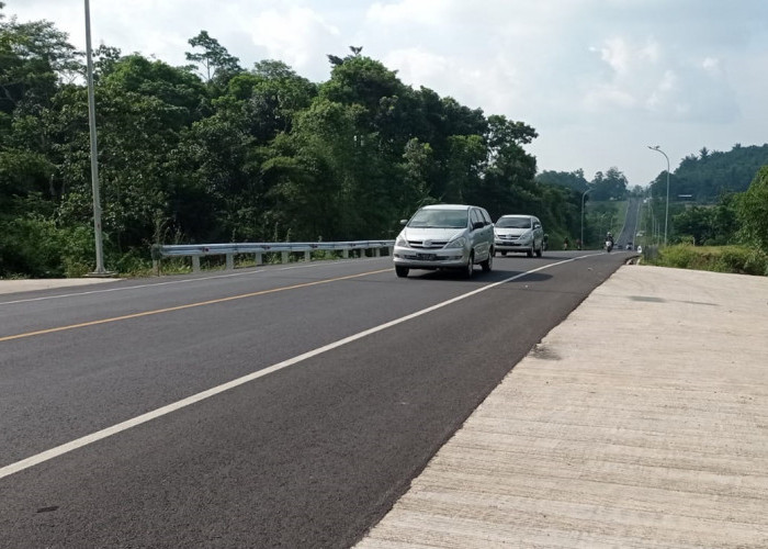 Ujung Jalan Lingkar Timur Kuningan Dipasang 'Setopan'