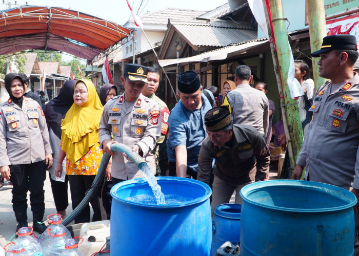 Polres Cirebon Kota Salurkan 9.000 Liter Air Bersih untuk Warga Terdampak Kemarau di Argasunya