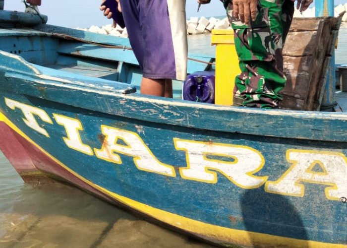 Aladin Hilang, Perahunya Terdampar di Pantai Ketapang Juntinyuat Indramayu 
