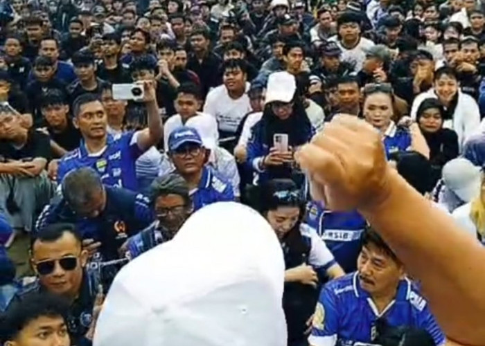Kuningan Membiru, Puluhan Ribu Bobotoh Rayakan Persib Juara Liga 1 2025-2026
