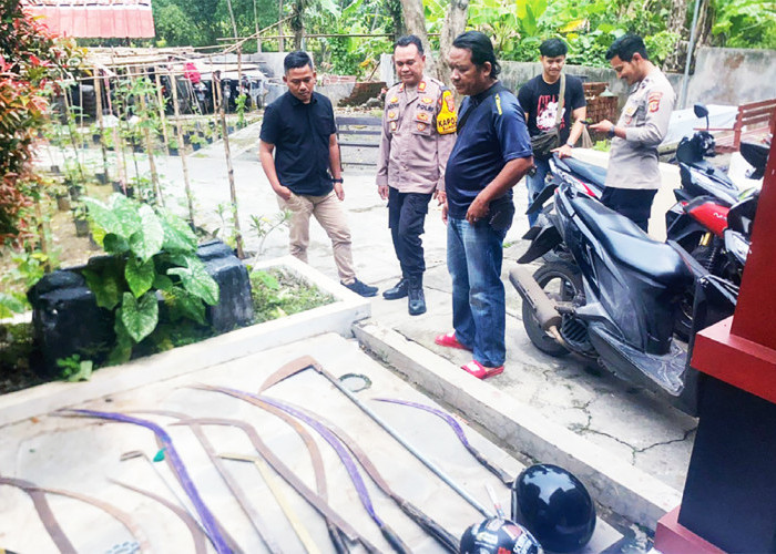 Polisi Gerebek Markas Geng Motor di Majalengka, Puluhan Senjata Tajam Diamankan