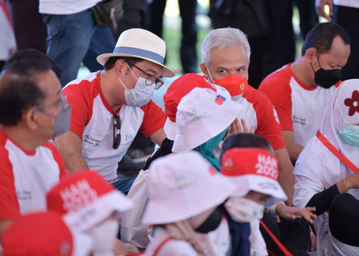 Peringatan HAN 2022: Ridwan Kamil dan Anak-anak Terhibur Sulap Presiden Jokowi