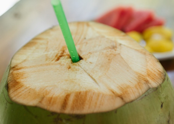 Bolehkan Penderita Hipertensi Minum Air Kelapa Setiap Hari? Simak Penjelasannya