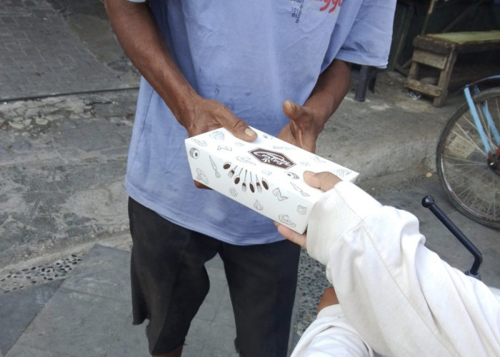 Jumat Berkah Jadi Magnet PGOT, Satpol PP Cirebon Usulkan Lokasi Pembagian Makanan Dipindah