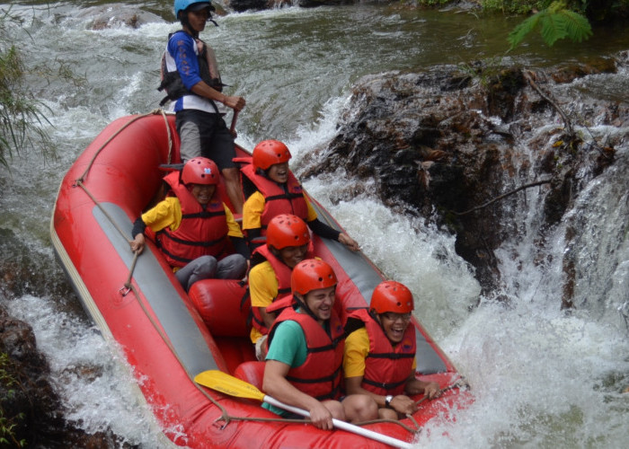 Terjang Arus! Pengalaman Rafting di Bandung yang Wajib Kamu Coba