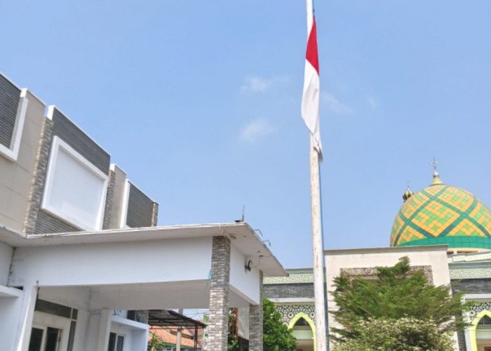 30 September 2026, Pemdes Heuleut Majalengka Kibarkan Merah Putih Setengah Tiang