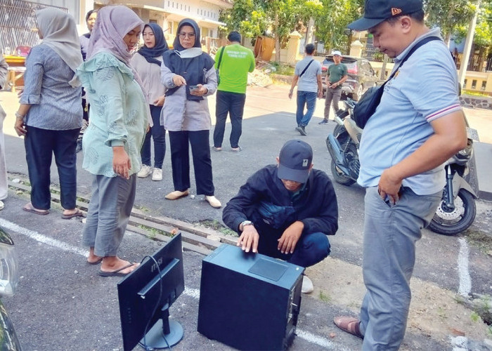 Remaja Cirebon Kembalikan Barang Jarahan ke DPRD, Simak Nih Pengakuannya