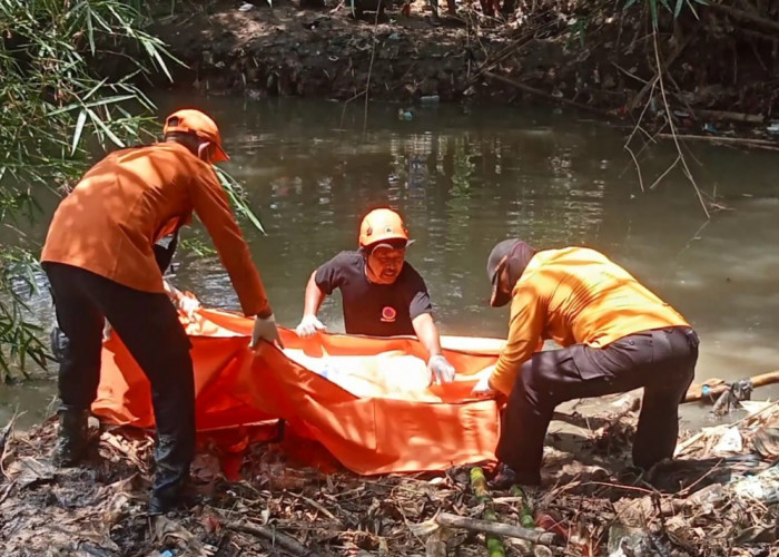 Mayat Tanpa Identitas Ditemukan Hanyut di Sungai Kedungpane Cirebon