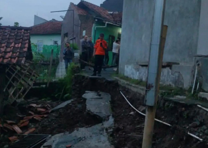 Curah Hujan Tinggi, Longsor Terjadi di Purwawinangun Kuningan