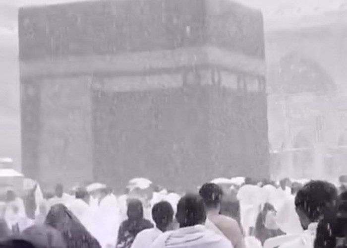 Salju Turun di Arab Saudi Tepat di Kakbah, Cek Fakta Dulu di Sini