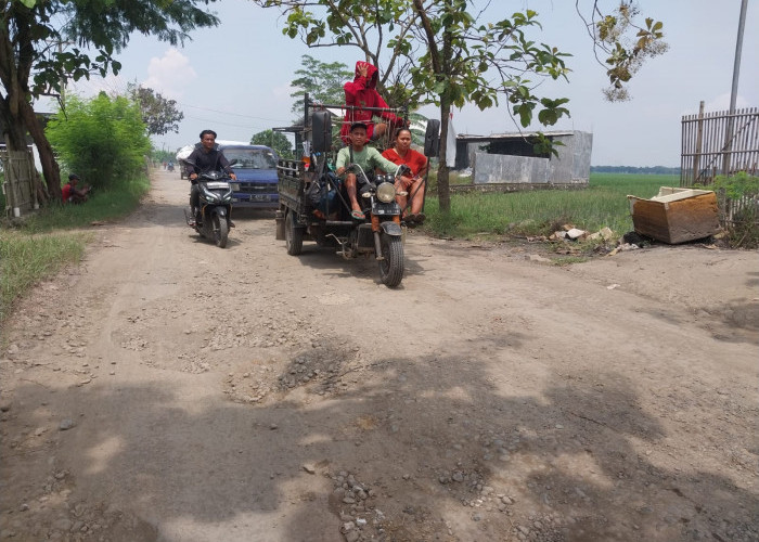 8 Tahun Rusak, Setiap Tahun Swadaya Urug hingga Puluhan Truk
