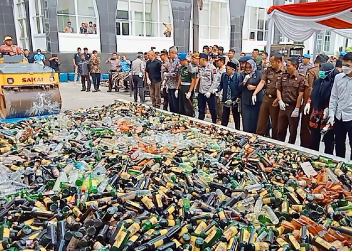 18 Ribu Botol Miras Dimusnahkan Polres Cirebon Kota, Obat Keras, Knalpot dan Petasan 