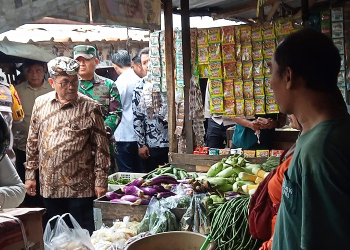 Cabai Setan Tembus Rp100 Ribu per Kg Jelang Ramadan, Bupati dan Kapolresta Sidak Pasar Sumber Cirebon