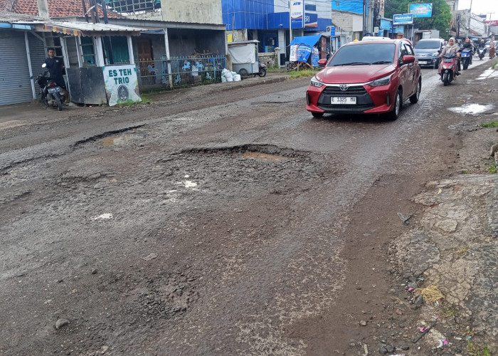 Jalan Rusak Parah di Karangsembung Cirebon Tuai Kritik, Warga Siap Turun Aksi