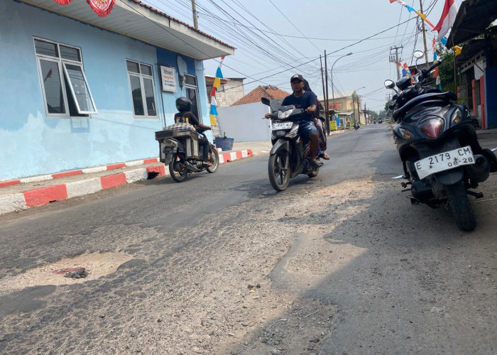 Jalan Rusak Tak Kunjung Diperbaiki, Warga Pegambiran Jadi Korban Padahal Perusahaan Swasta Siap Membantu