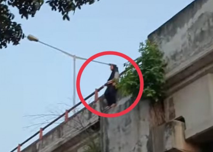 Heboh! Ada Perempuan Mau Bunuh Diri di Flyover Pegambiran, Begini Kondisinya 