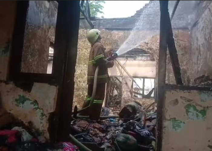 Kebakaran di Kelurahan Panjunan Kota Cirebon, Warga Berhasil Selamatkan 2 Anak yang Sempat Terjebak