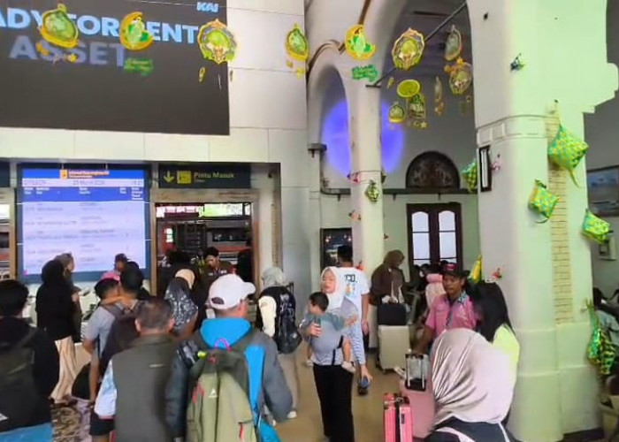 Arus Balik Mulai Padat, 13 Ribu Penumpang Berangkat dari Stasiun Kejaksan Cirebon H+1 Lebaran