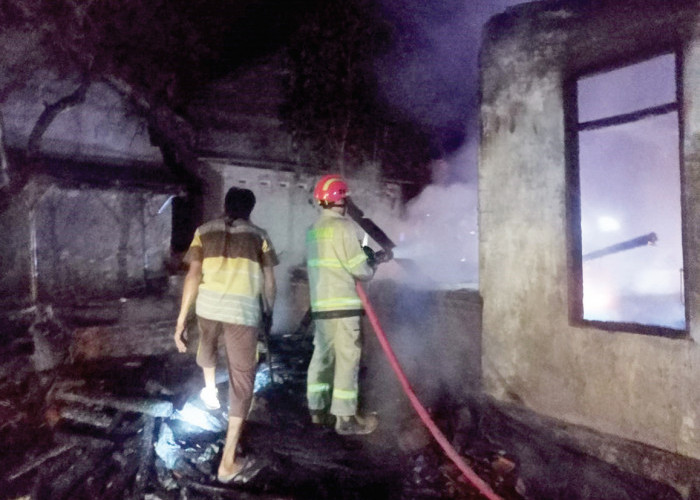 Kebakaran di Indramayu, Tiga Rumah Ludes Dilalap si Jago Merah