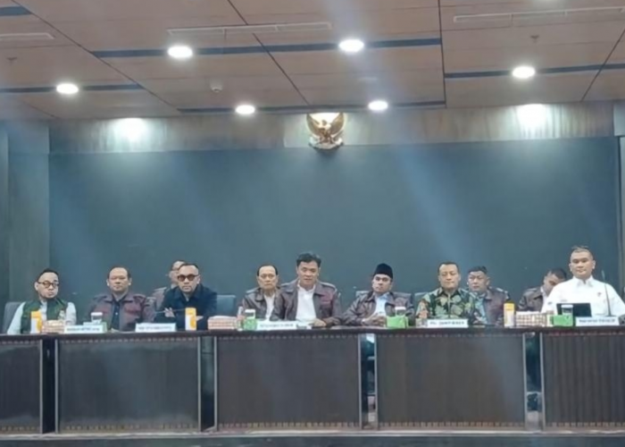 Eks Jampidsus Febrie Adriansyah Jadi Tersangka Dugaan Korupsi dan TPPU, Polisi Sita Emas 74 Kg 