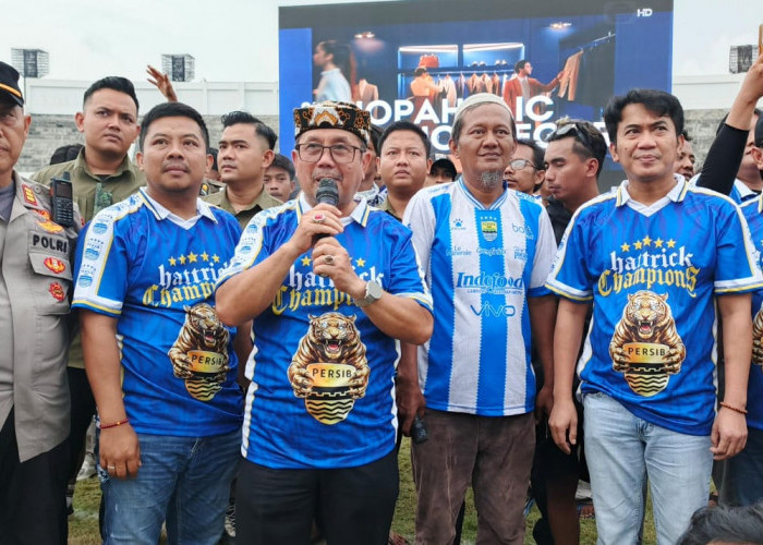 Stadion Watubelah Jadi Lautan Biru, Ribuan Bobotoh Rayakan Persib Juara Liga 1