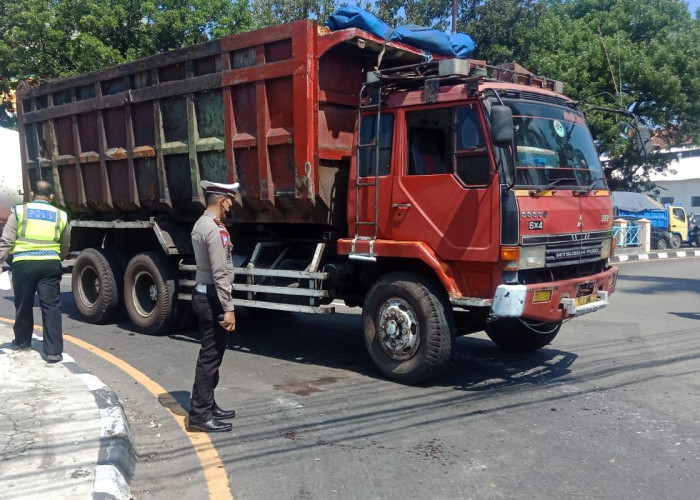 Kecelakaan di BAT Cirebon, Kaki Pemotor Terlindas Truk, Korban Warga Mundu