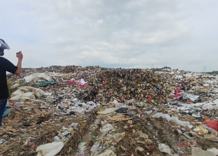 TPAS Kubangdeleg Cirebon Terancam Over Kapasitas, Sampah Menggunung dan Bau Menyengat