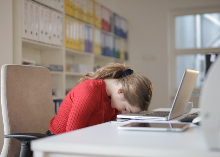 Jangan Salah! Kalau Mager Datang Belum Tentu Kamu Pemalas, Mungkin Gejala Burnout Syndrome