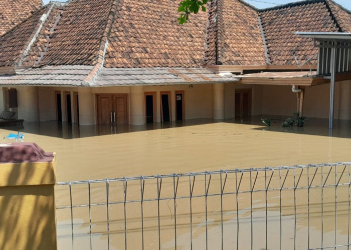 2 Orang Meninggal Dunia saat Musibah Banjir Cirebon Timur, 1 Terpeleset saat Evakuasi, 1 Tersengat Listrik