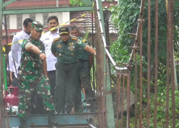 Mengatasi Kesulitan Rakyat Sekelilingnya, Kodim 0614/Kota Cirebon Renovasi Jembatan Gantung Kriyan