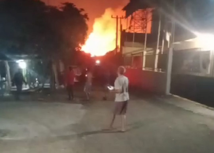Gudang Amunisi Milik Yon Armed 7/105 GS Bantar Gebang Kota Bekasi Terbakar