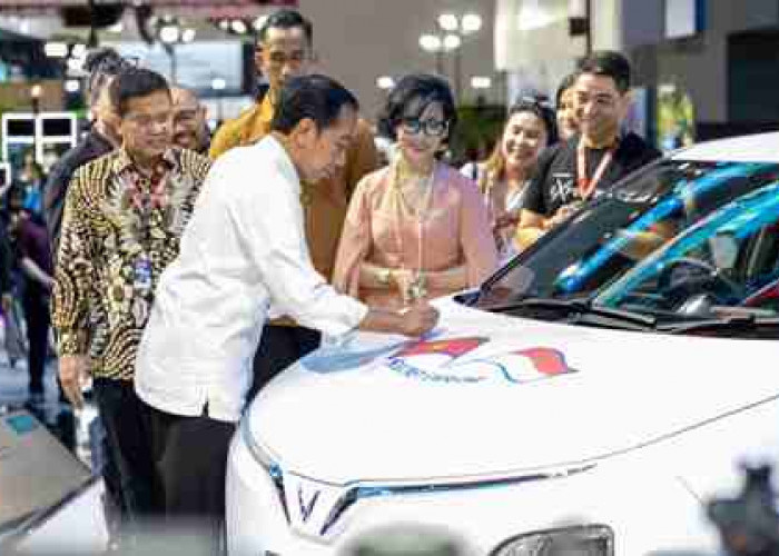 Hadir di IIMS 2024, VinFast Resmi Meluncurkan Model Mobil Listrik Kemudi Kanan Pertamanya Di Indonesia
