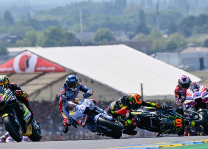 TABRAKAN, Adik Valentino Rossi dan Adik Marc Marquez di GP Prancis, Menegangkan!
