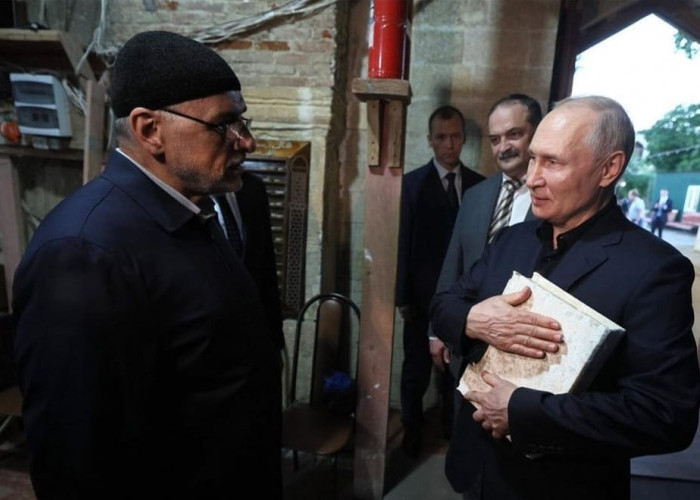 Meriahnya Idul Adha di Rusia, Vladimir Putin Dapat Hadiah Alquran dari Mekkah: Penistaan Alquran Kejahatan