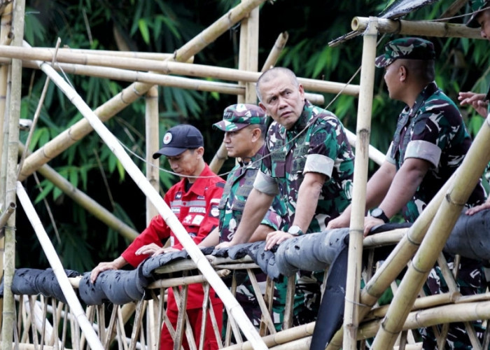 Aster Kasad Gerak Cepat! Turun Gunung Cek Pembangunan Jembatan Gantung di Cirebon