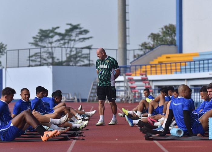 Persib Bandung Adakan Latihan Khusus di Hari Kemerdekaan, Hodak Optimis Menang Lawan Dewa United