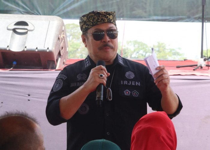 Pastikan Ketersediaan Pangan Aman, Irjen Kementan Kawal Panen di Cirebon