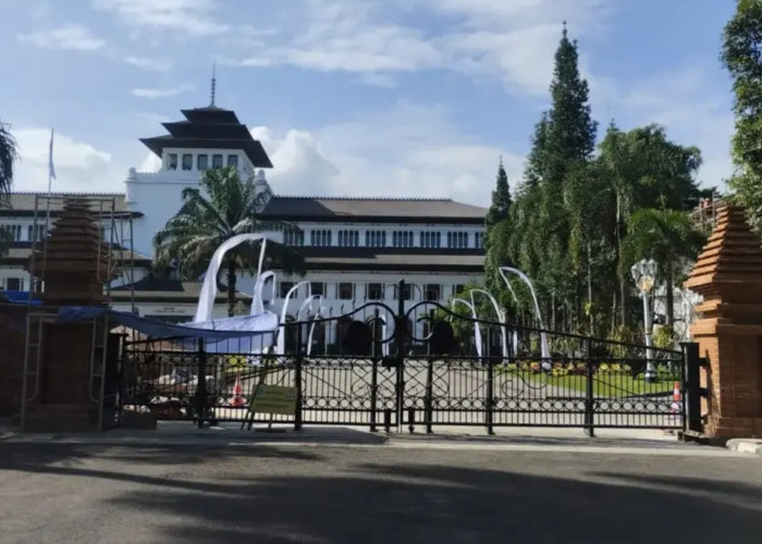 Polemik Candi Bentar Khas Cirebon pada Gerbang Gedung Sate: Penjelasan Ahli Budaya dan Sikap Pemprov Jabar
