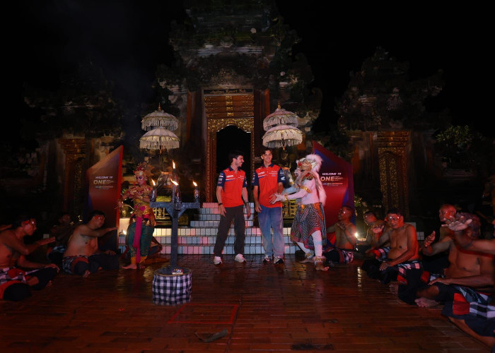 Disambut Tari Kecak, Pebalap Honda di MotoGP Lanjut Kopdar Bareng Bikers Bali    