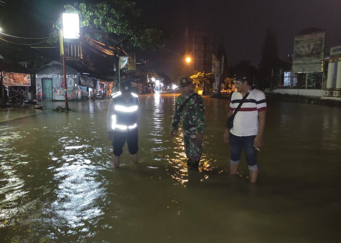 Banjir Rendam 25 Rumah Warga di Arjawinangun Cirebon, Ketinggian Air 30 Centimeter