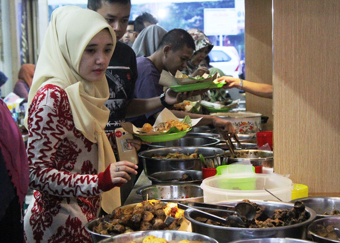 5 Rekomendasi Warung Nasi Jamblang Khas Cirebon, Tempat Bersih, Harga Pas di Kantorng