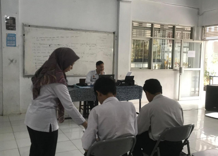 Disnaker Jemput Bola Pembuatan Kartu AK-1 ke SMK Al Hidayah