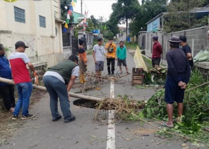 Gorong-gorong Jembatan Cibungkan Ambles, Akses Warga Lumpuh Total