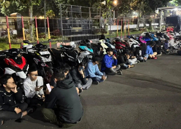 Patroli Polisi Amankan 26 Anggota Geng Motor, 3 Remaja Bawa Celurit Dibekuk